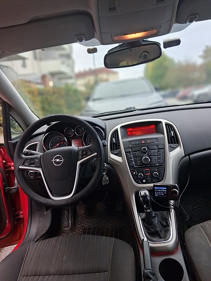 Opel Astra 8 of 9