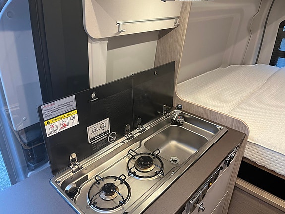 Bürstner Lineo C 590 SOLCELLE / LITHIUM / SPESIAL LAKK / 22"TV 29 of 30