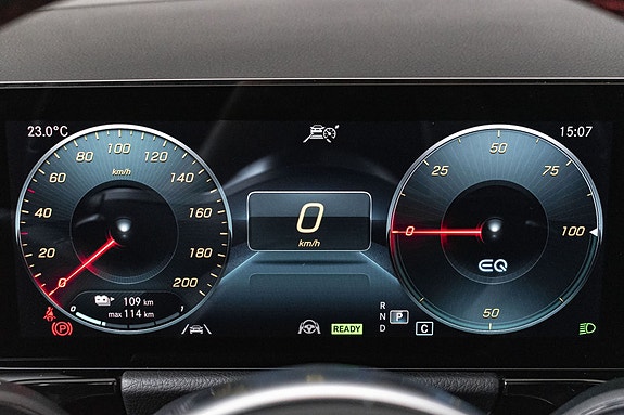 Mercedes-Benz EQA300 11 of 18