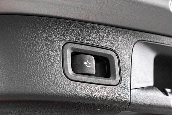 Mercedes-Benz EQA300 5 of 18