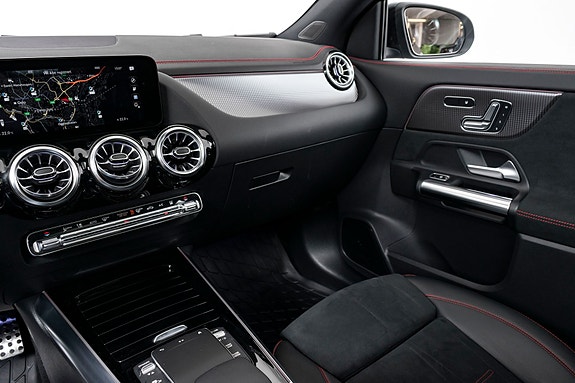 Mercedes-Benz EQA300 12 of 18