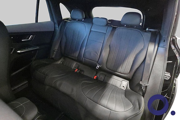 Mercedes-Benz EQE500 SUV 18 of 30