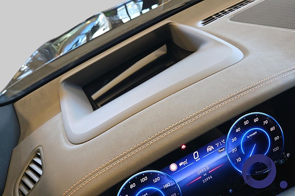 Mercedes-Benz EQE500 SUV 27 of 30