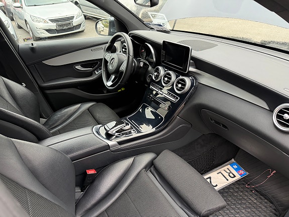 Mercedes-Benz GLC220 d 19 of 30