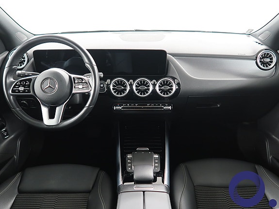 Mercedes-Benz EQA300 11 of 30