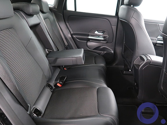Mercedes-Benz EQA300 28 of 30