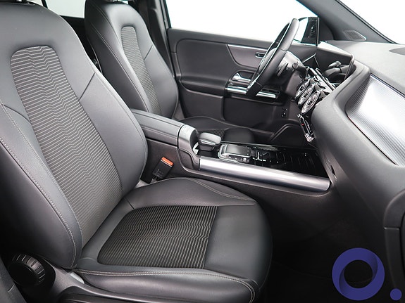 Mercedes-Benz EQA300 27 of 30