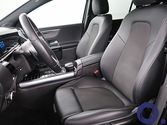 Mercedes-Benz EQA300 24 of 30