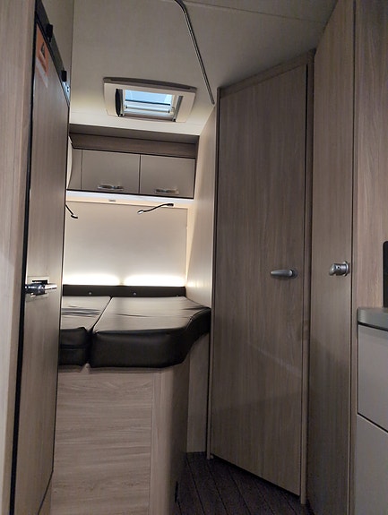 Weinsberg CaraSuite 650MF 3 of 13