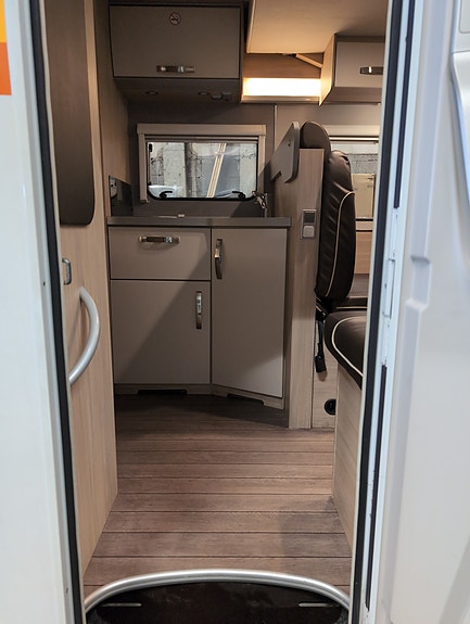 Weinsberg CaraSuite 650MF 2 of 13