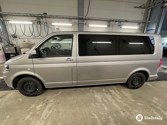 Volkswagen Caravelle 8 of 10