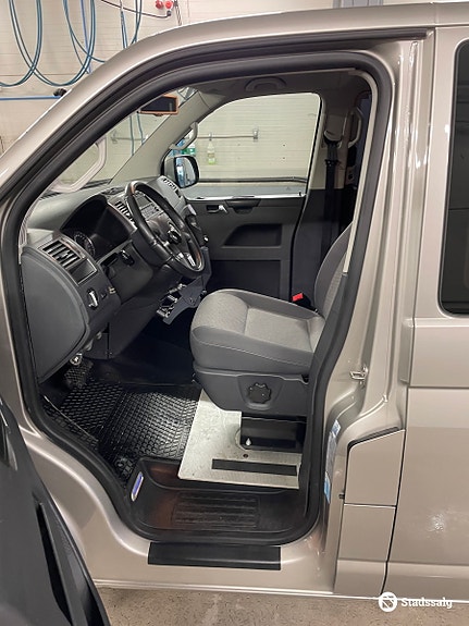Volkswagen Caravelle 10 of 10