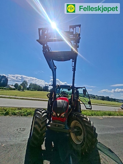 Valtra N154E 7 of 9