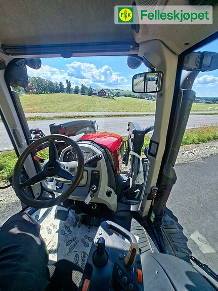 Valtra N154E 8 of 9