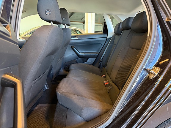 Volkswagen Polo 10 of 30