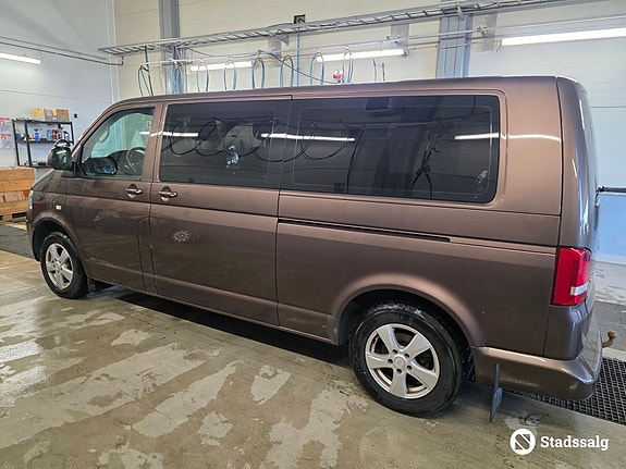 Volkswagen Caravelle 8 of 10