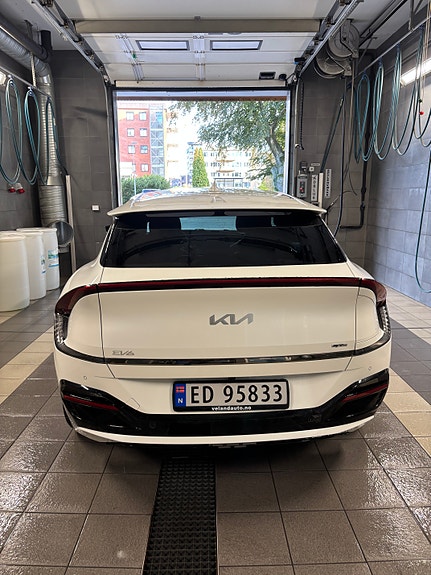 Kia EV6 4 of 10