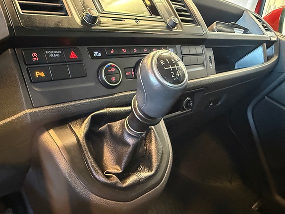 Volkswagen Caravelle 25 of 30