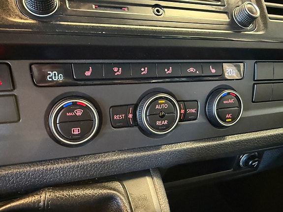 Volkswagen Caravelle 24 of 30