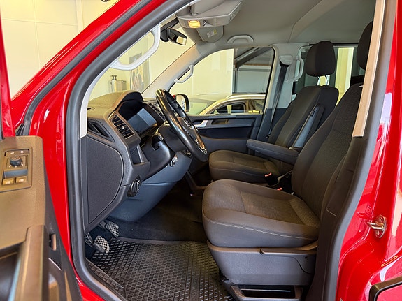 Volkswagen Caravelle 13 of 30