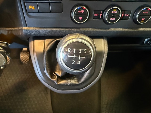 Volkswagen Caravelle 26 of 30