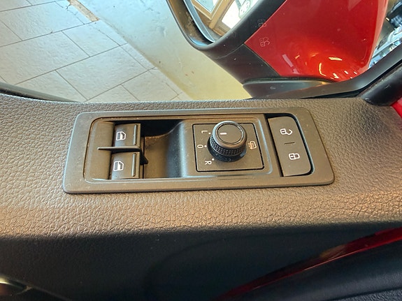 Volkswagen Caravelle 11 of 30