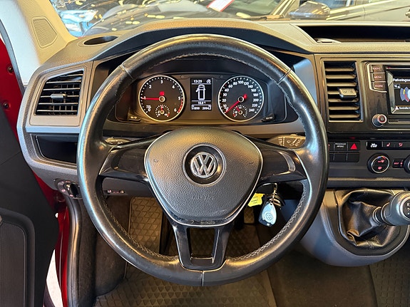 Volkswagen Caravelle 18 of 30