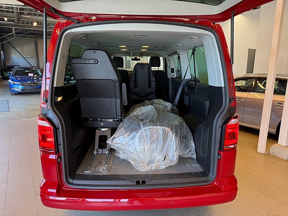 Volkswagen Caravelle 7 of 30