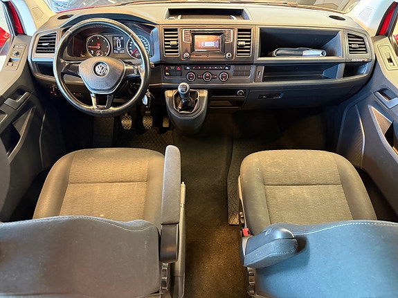 Volkswagen Caravelle 16 of 30
