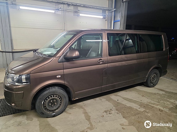 Volkswagen Caravelle 8 of 10