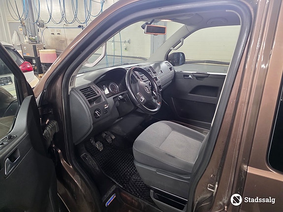 Volkswagen Caravelle 10 of 10