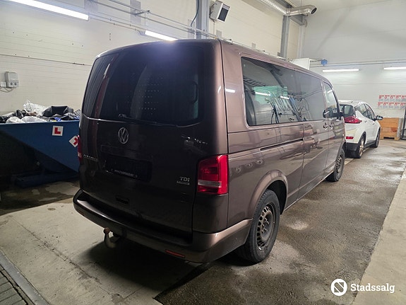 Volkswagen Caravelle 5 of 10