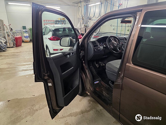 Volkswagen Caravelle 9 of 10