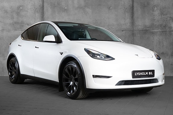 Tesla Model Y 2 of 18