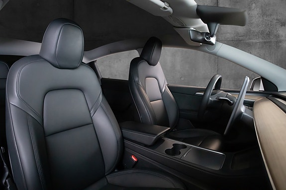 Tesla Model Y 11 of 18