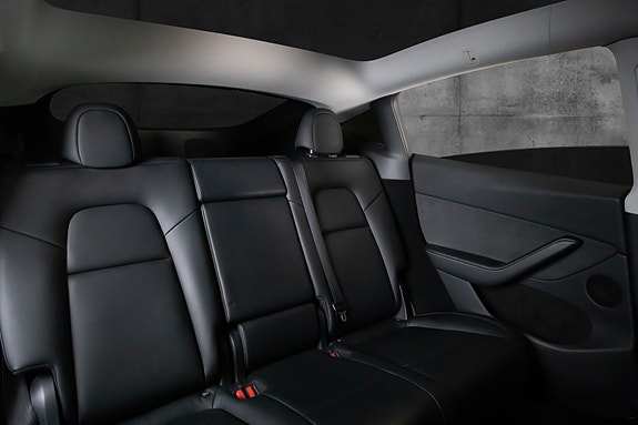 Tesla Model Y 12 of 18