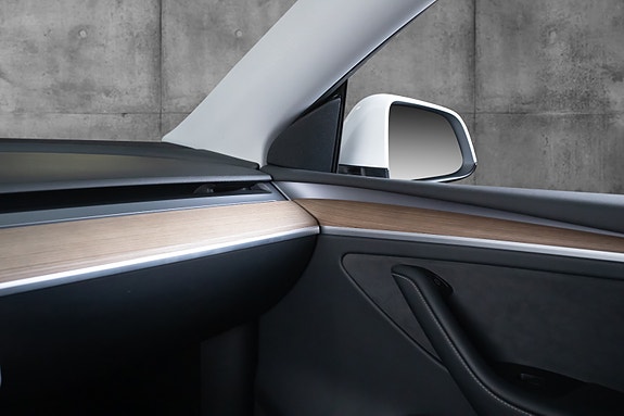 Tesla Model Y 14 of 18