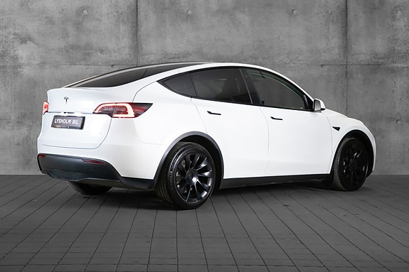 Tesla Model Y 3 of 18