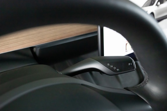 Tesla Model Y 18 of 18