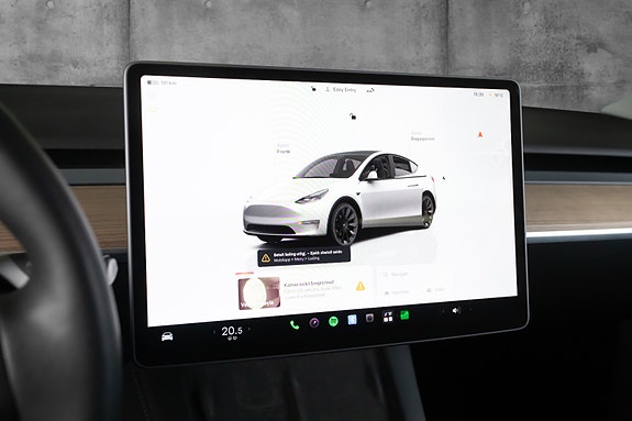 Tesla Model Y 15 of 18
