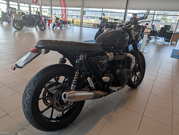 Triumph Street Twin 2 of 6