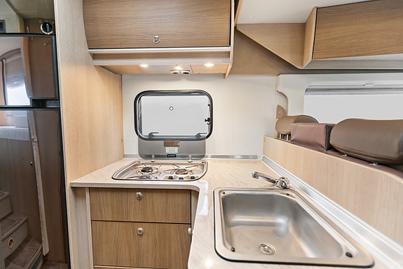 Bürstner BT7262 55 Edition | Truma | Stekeovn | Senkeseng | 3850kg | Gulvvarme | 10 of 30