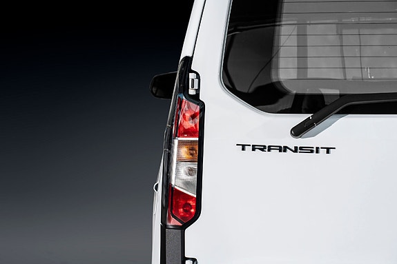Ford Transit Courier 10 of 25