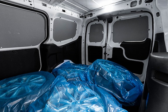 Ford Transit Courier 12 of 25