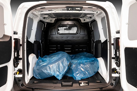 Ford Transit Courier 11 of 25
