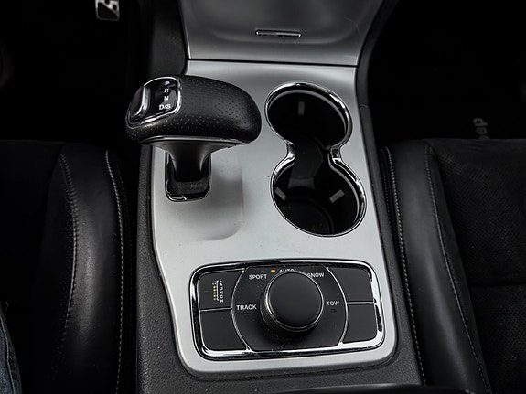 Jeep Grand Cherokee 13 of 27