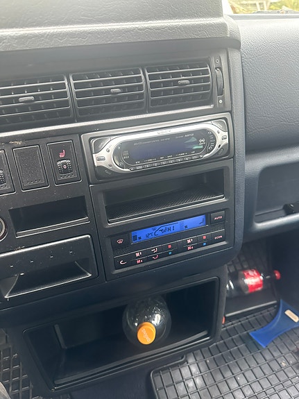 Volkswagen Caravelle 8 of 30