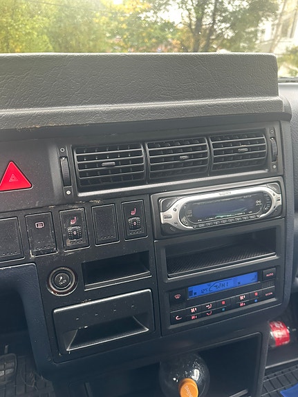 Volkswagen Caravelle 6 of 30