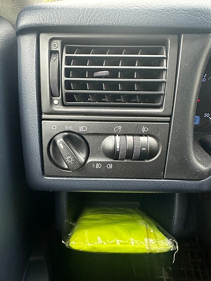 Volkswagen Caravelle 3 of 30