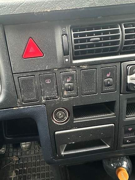 Volkswagen Caravelle 4 of 30